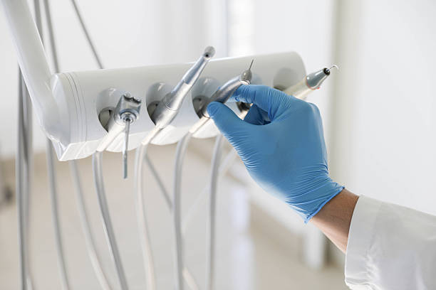 Professional Emergency Dentist technician working in Astor, FL